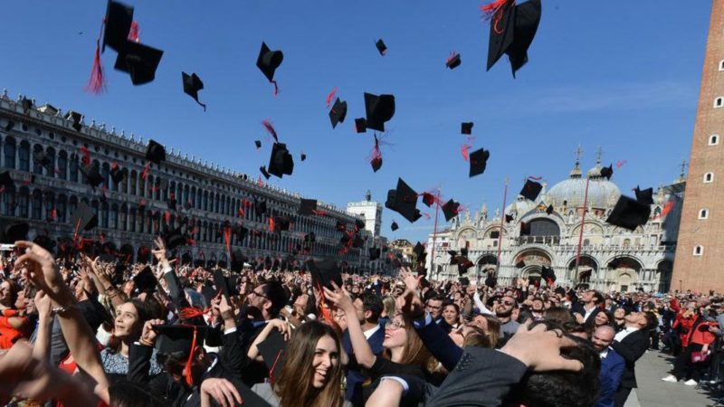 LItalia un paese con pochi laureati