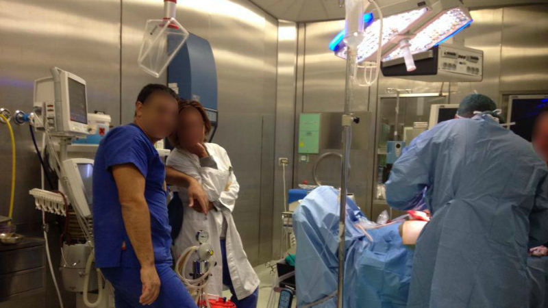 Selfie e foto in sala operatoria