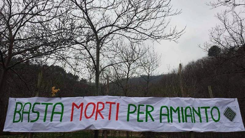 striscione amianto 2015 02 27